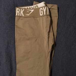 Gym shark leggings